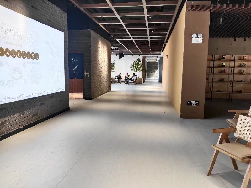 智能化鋪裝賦能彈性地板工程，施工效率翻倍-大巨龍適配指南