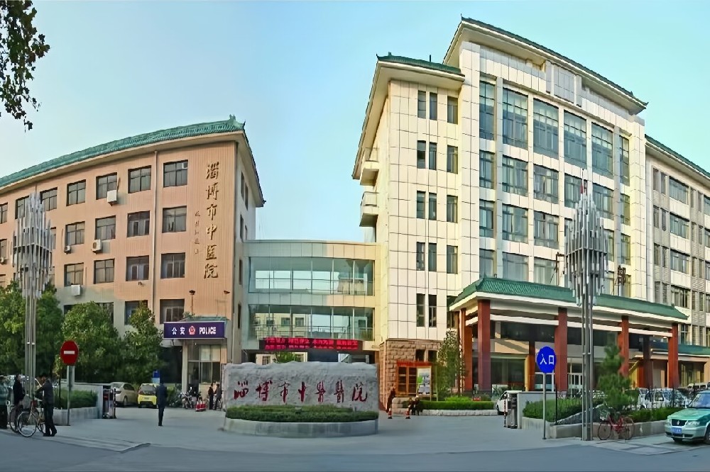 淄博市中心醫(yī)院選用大巨龍波西米亞同質(zhì)透心醫(yī)用 PVC 地板｜耐碘酒抗菌醫(yī)療地面標(biāo)桿