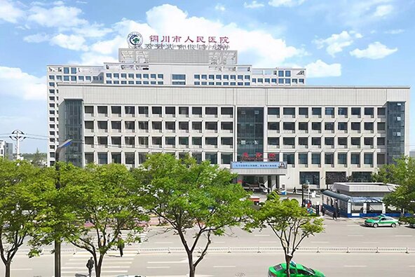 銅川市人民醫(yī)院品質(zhì)提升｜大巨龍同質(zhì)透心醫(yī)用塑膠地板打造安心醫(yī)療空間